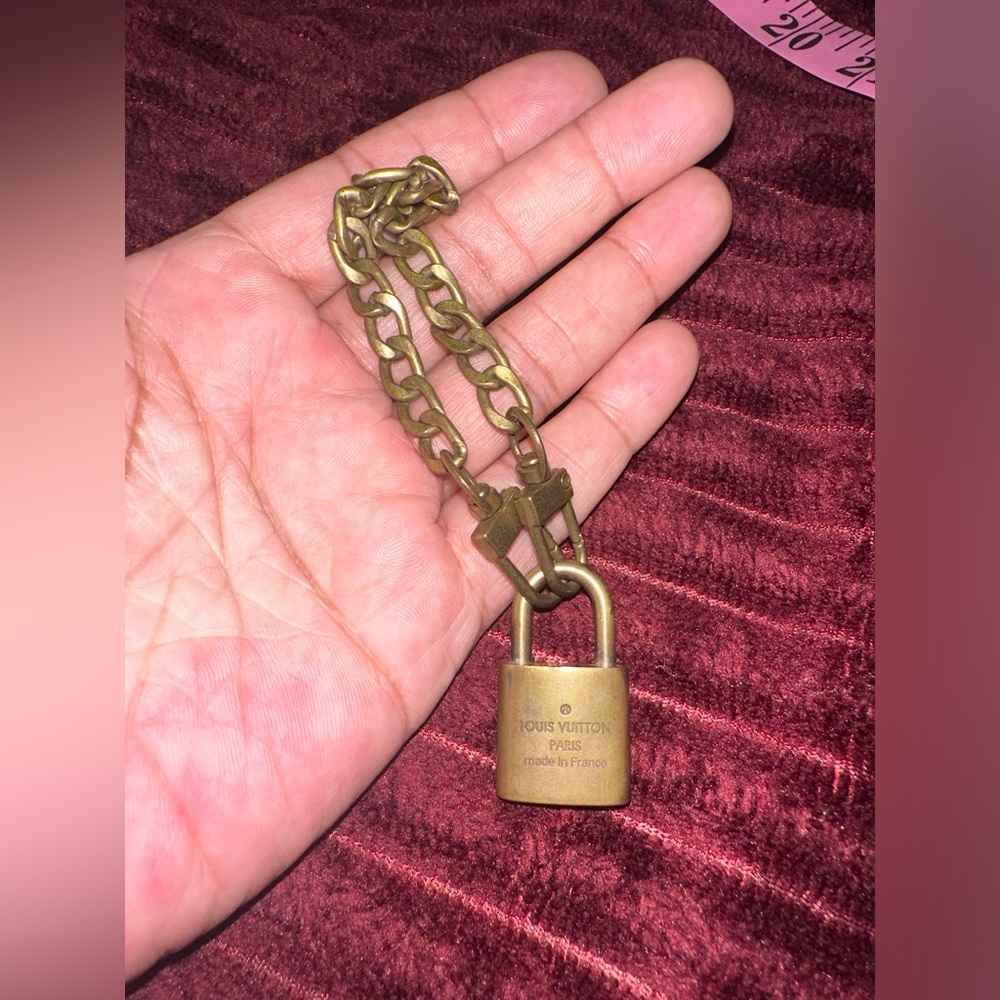 Louis Vuitton Brass Lock - Picture 6 of 11